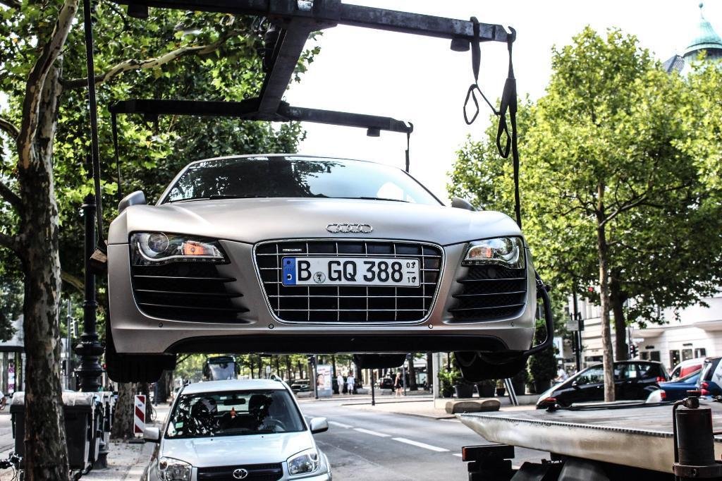 1124761815AUDIR8V10.jpg