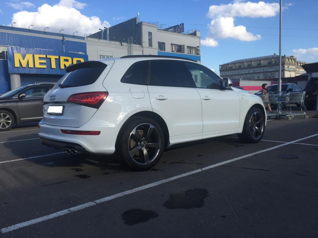 112990AUDISQ52360.jpg