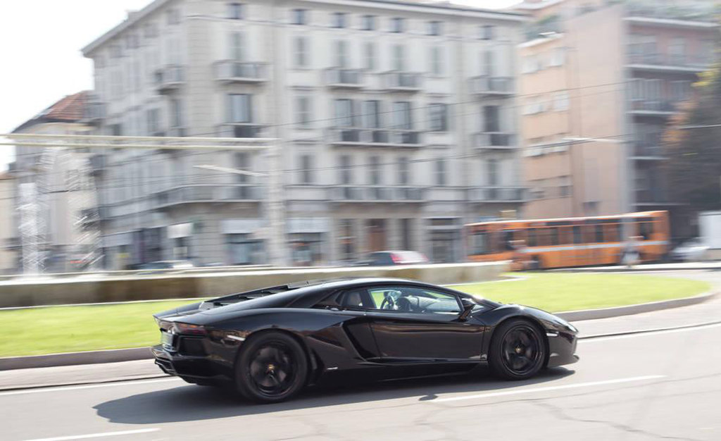 114742153LAMBORGHINIAVENTADORESQUIROU.jpg