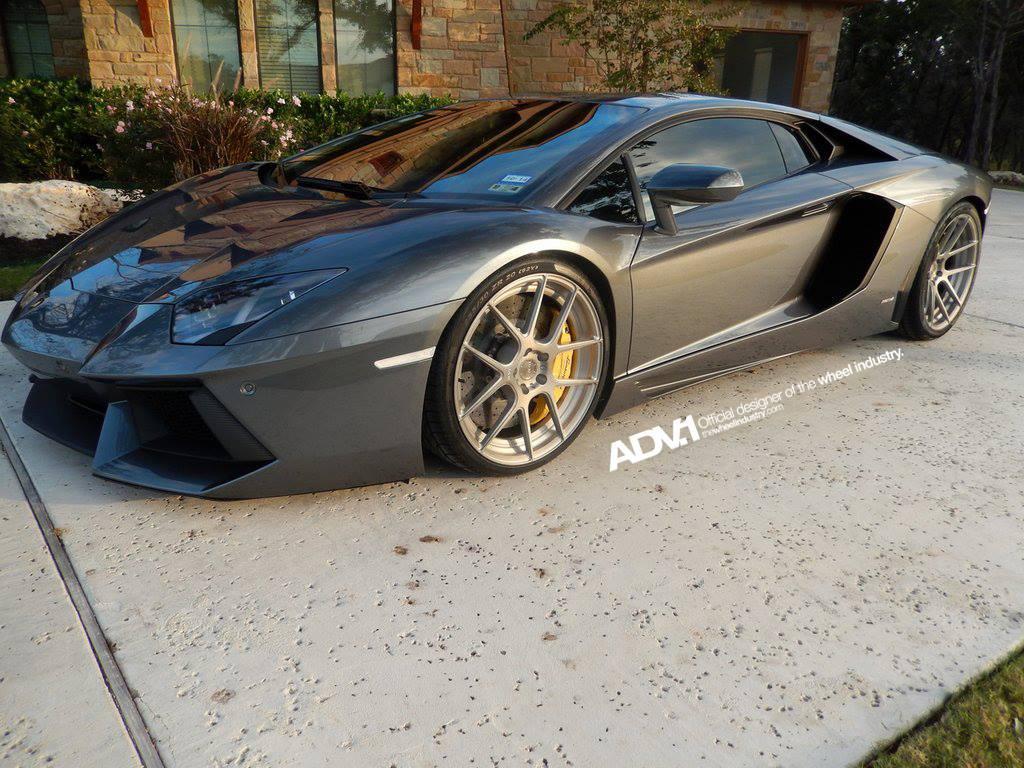115239938LAMBORGHINIAVENTADOR.jpg