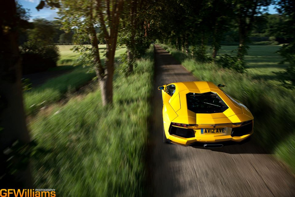 115373591LAMBORGHINIAVENTADORESQUIROU.jpg