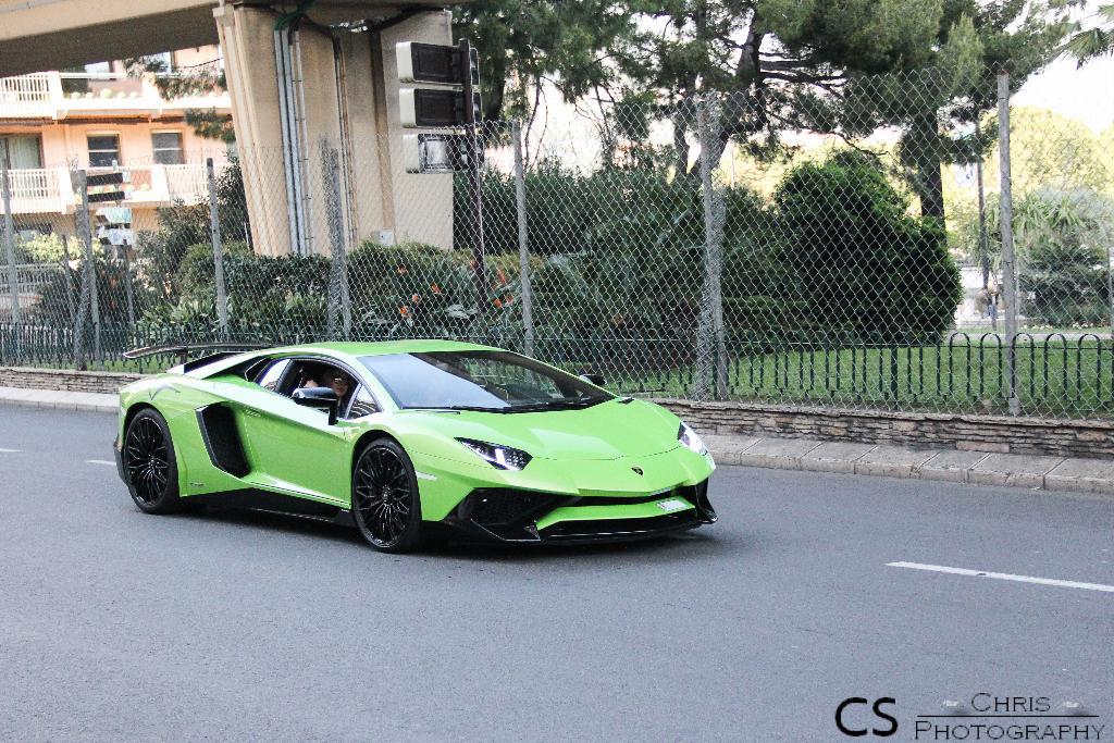 1161254222LAMBORGHINIAVENTADOR.jpg