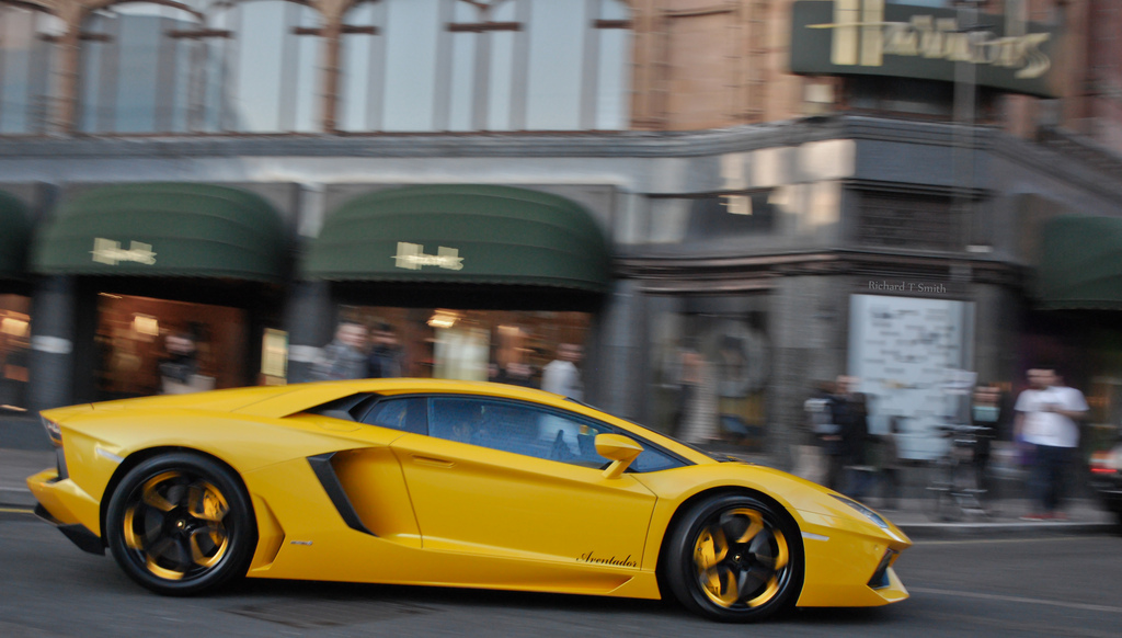 117209380LAMBORGHINIAVENTADORESQUIROU.jpg