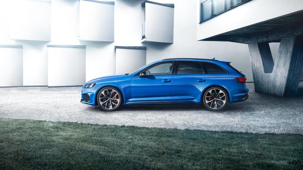 117586AUDIRS4B90046.jpg