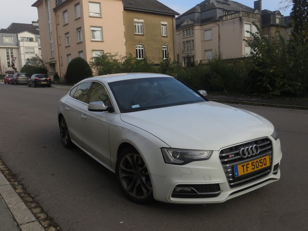 117729154S5SPORTBACK.jpg