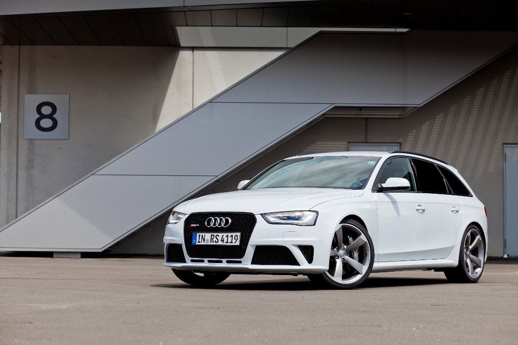 117930RS4B8ESQUIROU070.jpg