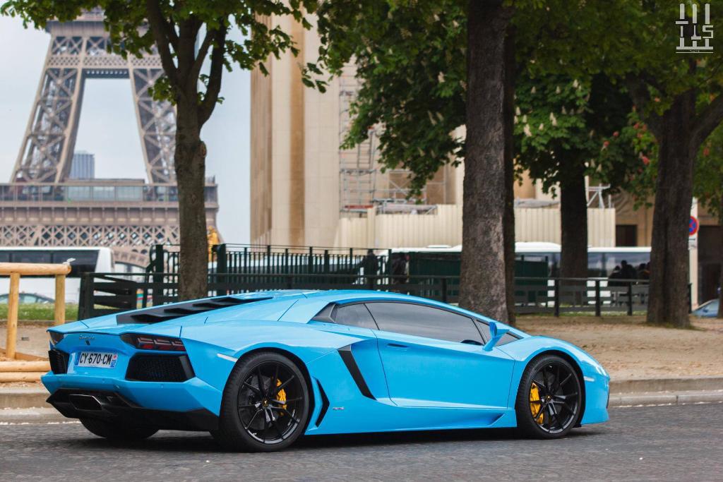 118978989LAMBORGHINIAVENTADOR.jpg