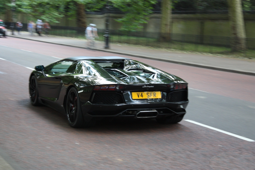 1199891121LAMBORGHINIAVENTADOR.jpg