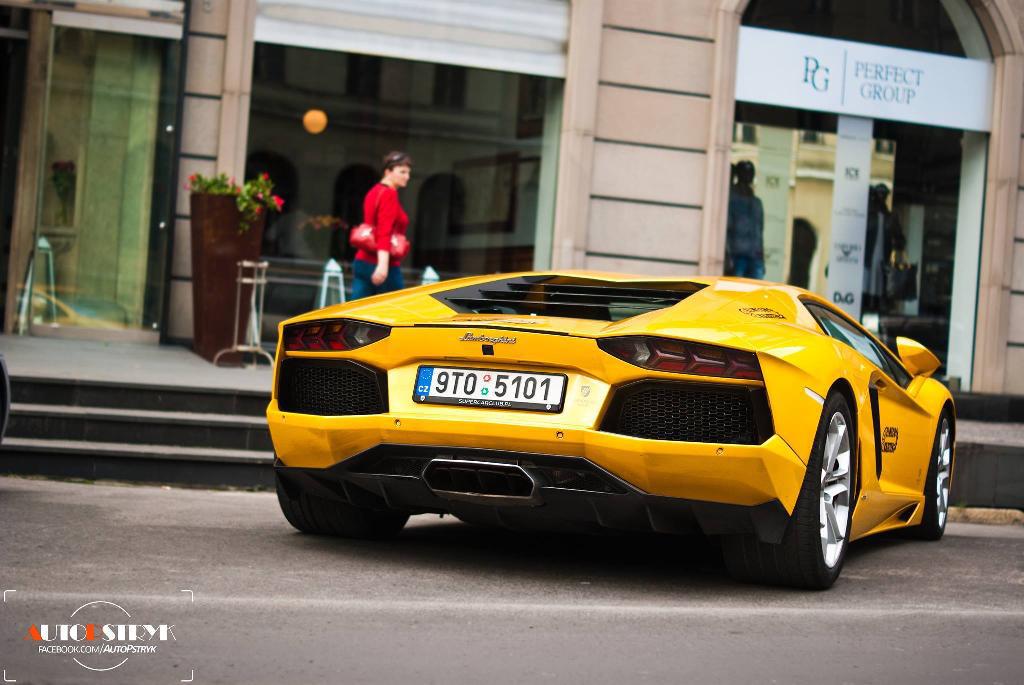 1225031137LAMBORGHINIAVENTADOR.jpg