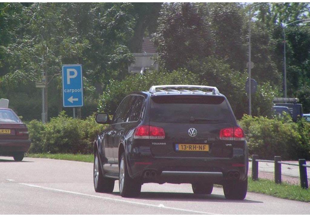 124981W12TOUAREG417.jpg
