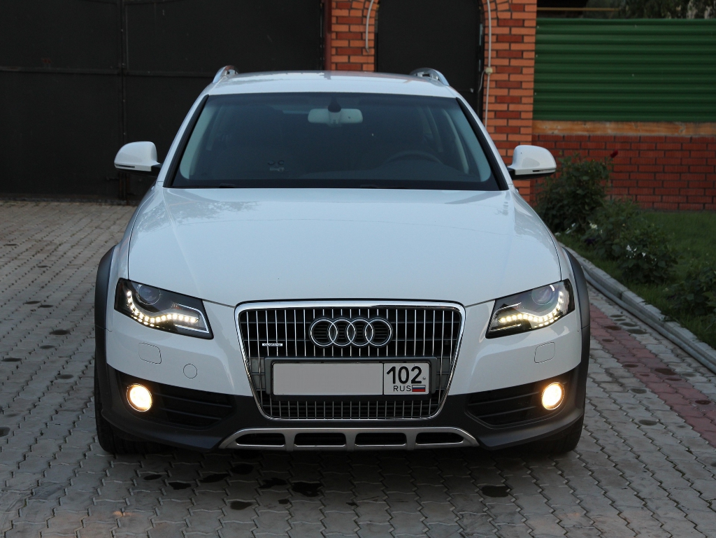 125708320AUDIA4ALLROAD.jpg