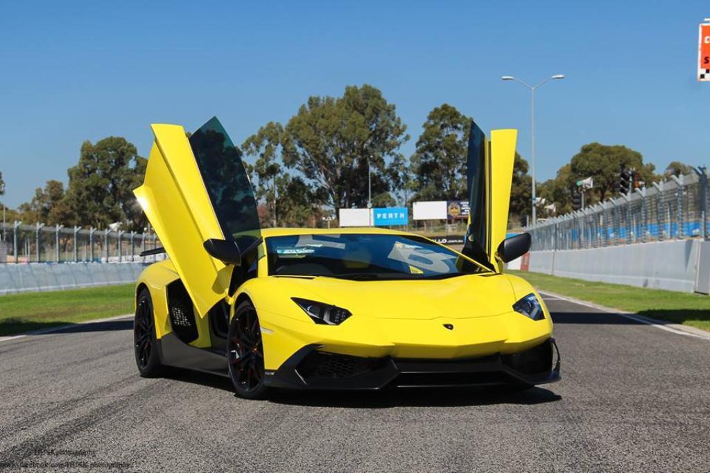 1258651131LAMBORGHINIAVENTADOR.jpg