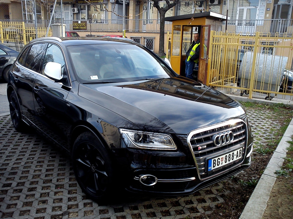126068AUDISQ5988.jpg