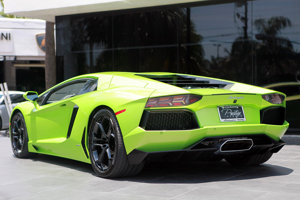 126699556LAMBORGHINIAVENTADORESQUIROU.jpg
