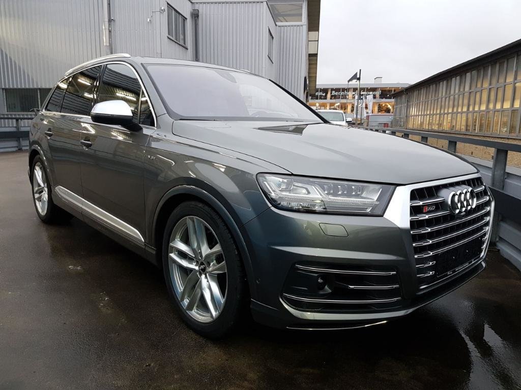 127292AUDISQ70404.jpg