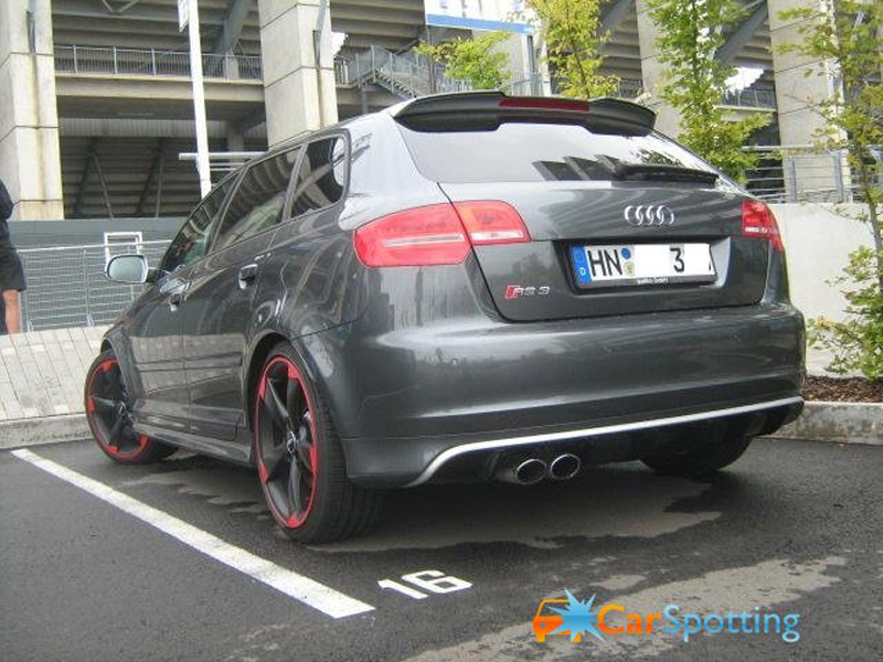 127552052RS3ESQUIROU.jpg