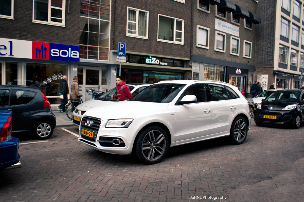 129481AUDISQ5241.jpg