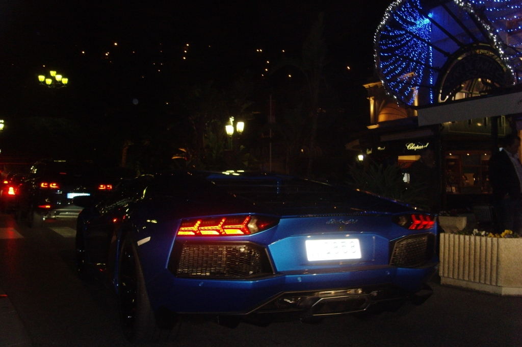 131162AVENTADOR130112ESQUIROU009.jpg