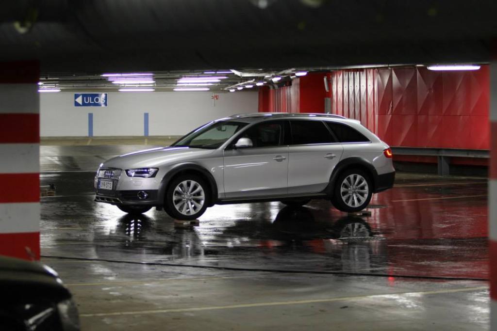 131595891AUDIA4ALLROAD.jpg