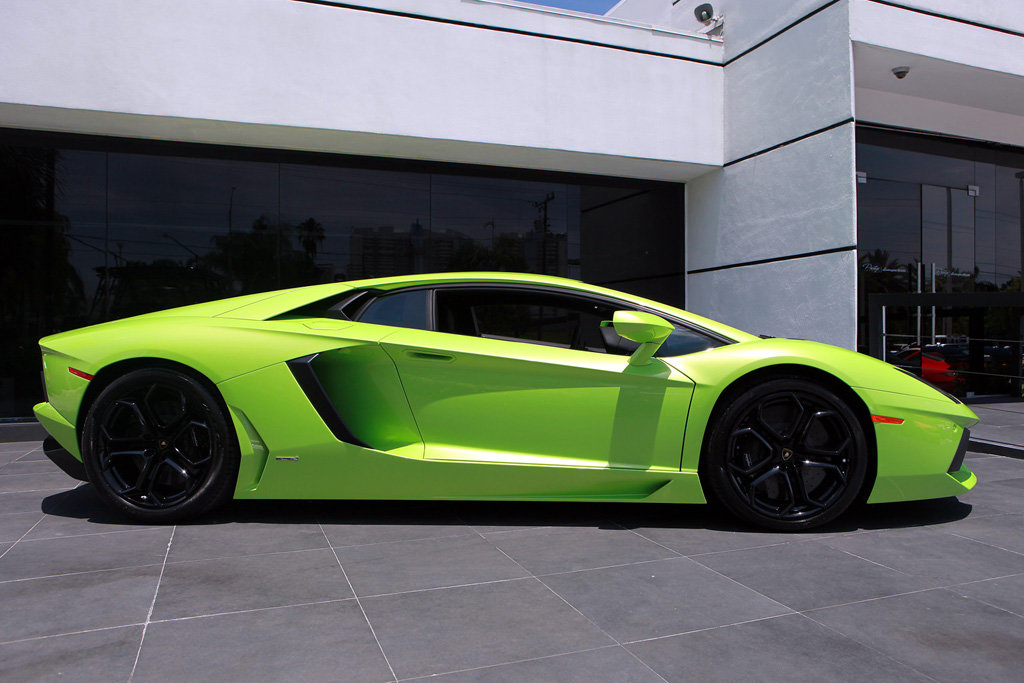 132347553LAMBORGHINIAVENTADORESQUIROU.jpg