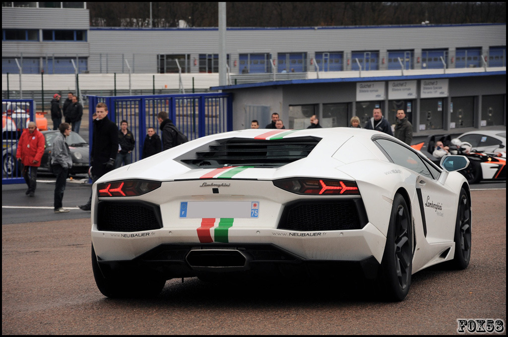 134384435LAMBORGHINIAVENTADORESQUIROU.jpg