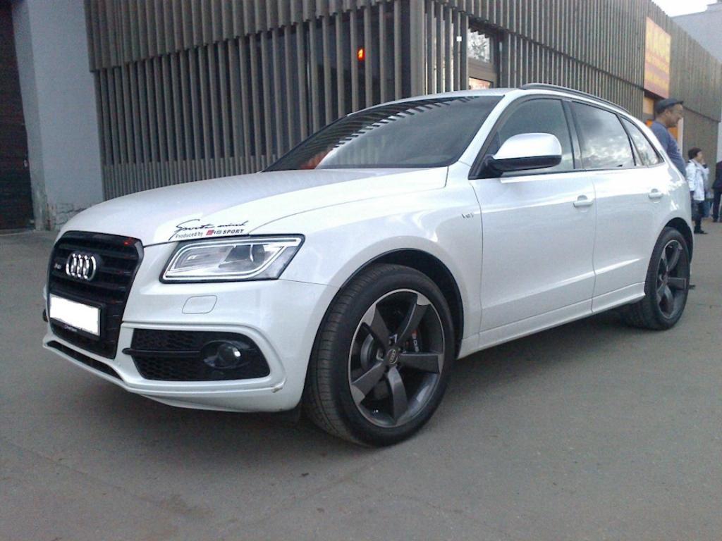 136973AUDISQ52367.jpg