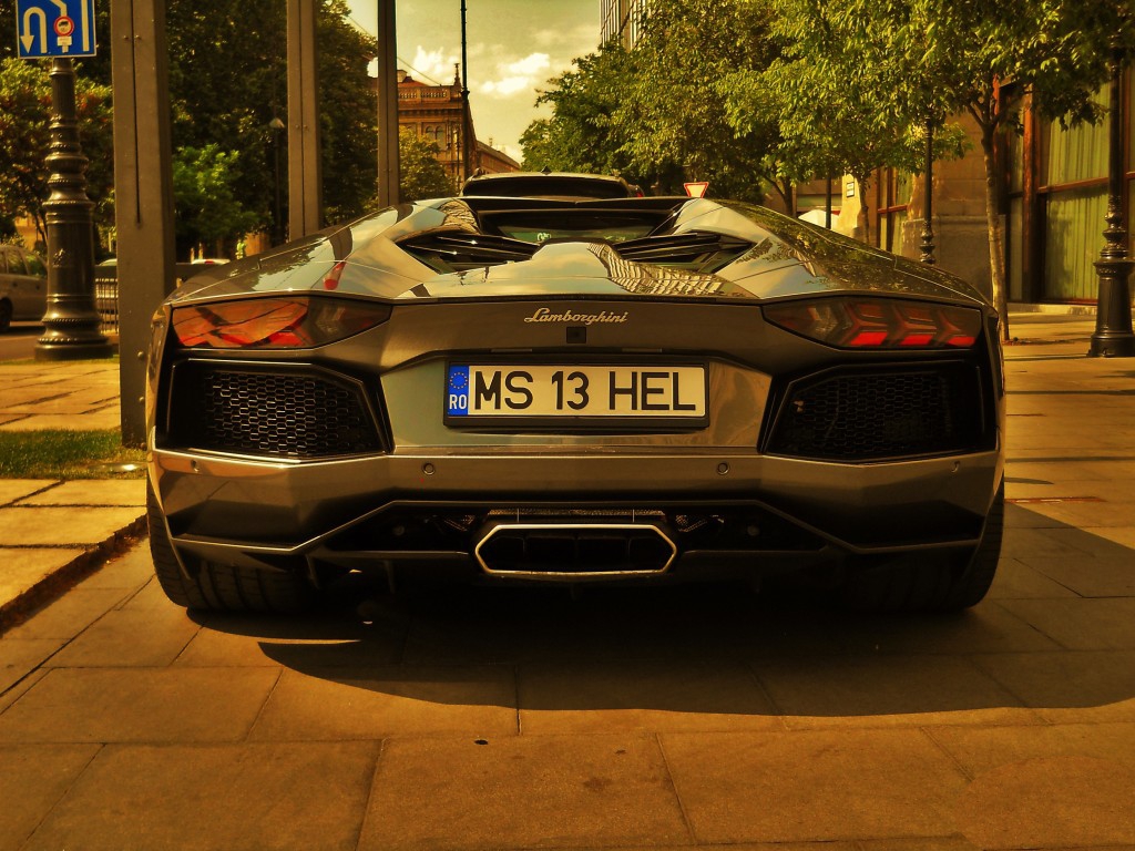 1372121122LAMBORGHINIAVENTADOR.jpg