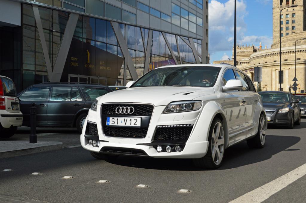 1379582196AUDIQ7V12.jpg