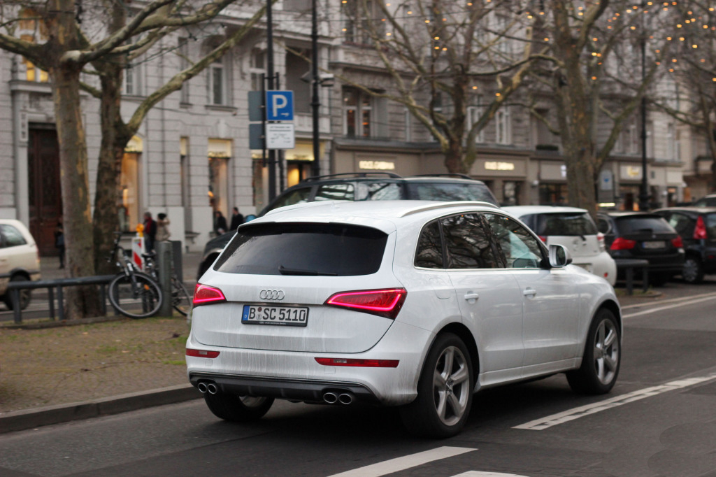138976AUDISQ5917.jpg