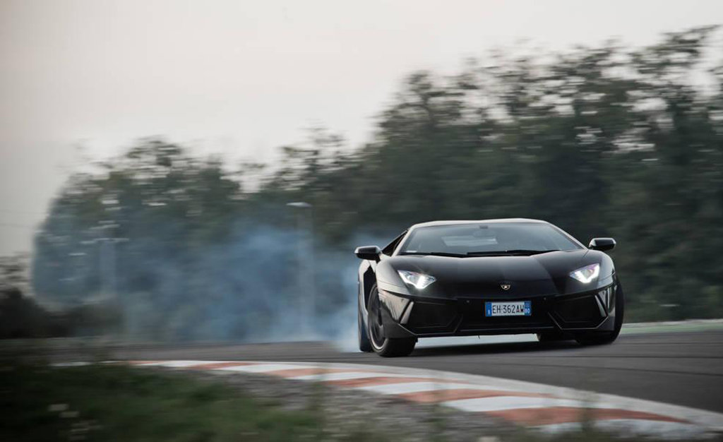 139161149LAMBORGHINIAVENTADORESQUIROU.jpg