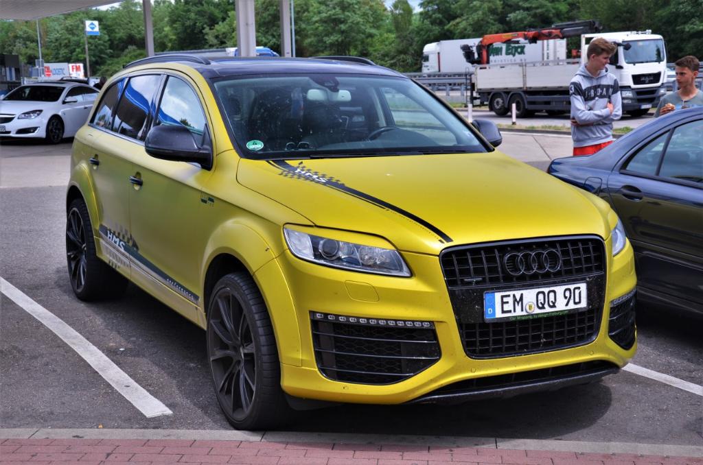 1398182219AUDIQ7V12.jpg