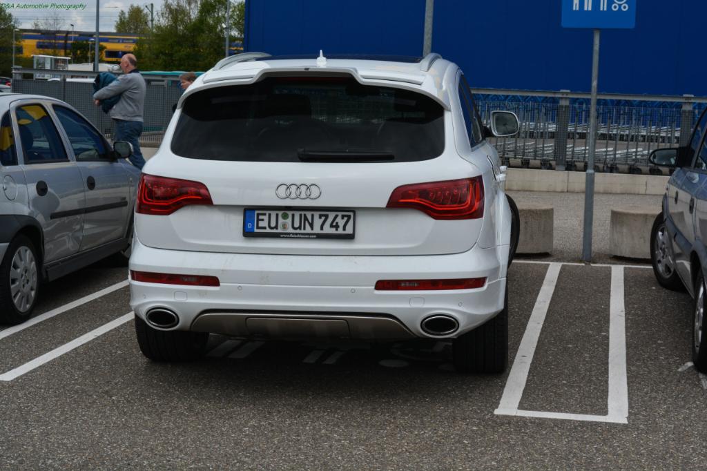 1413652186AUDIQ7V12.jpg