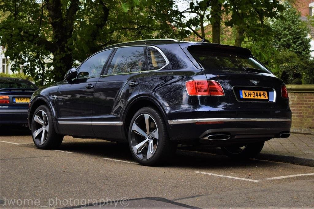 145729BENTAYGA0491.jpg