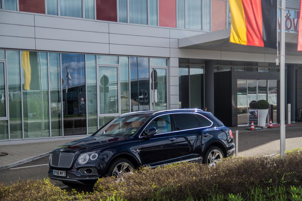145948BENTAYGA0496.jpg