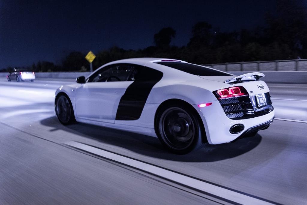 1464641858AUDIR8V10.jpg