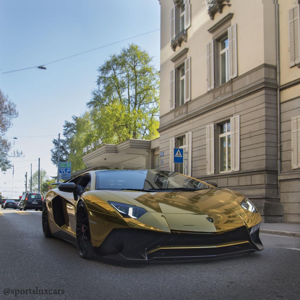 1495644217LAMBORGHINIAVENTADOR.jpg
