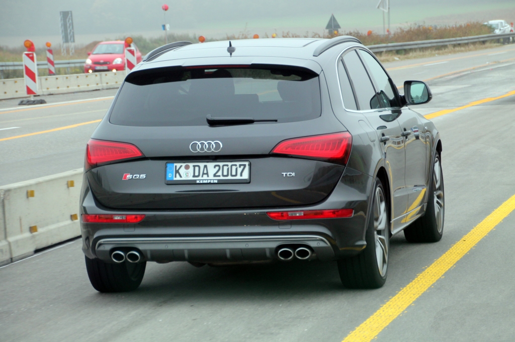 149644AUDISQ51371.jpg