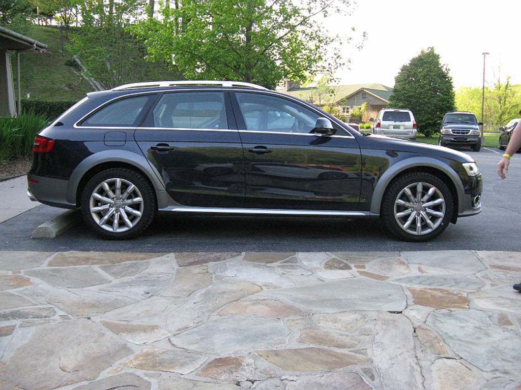 149860346AUDIA4ALLROAD.jpg