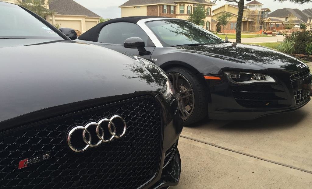 1509901799AUDIR8V10.jpg