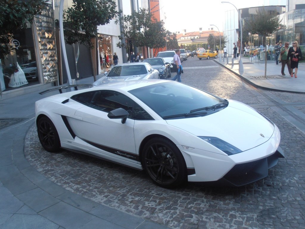 152640274LAMBORGHINI570.jpg
