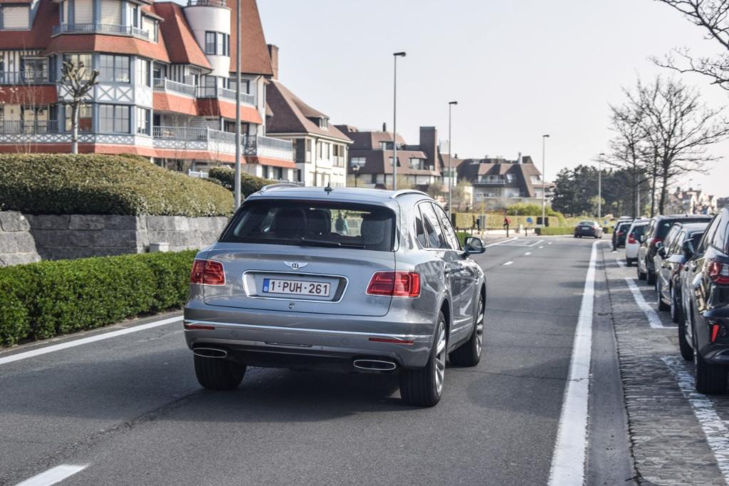 153386BENTAYGA0515.jpg