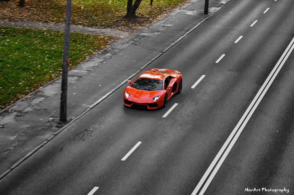 153643933LAMBORGHINIAVENTADOR.jpg