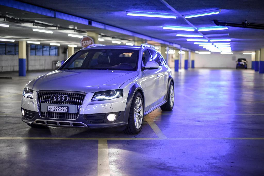 1543532158AUDIA4ALLROAD.jpg