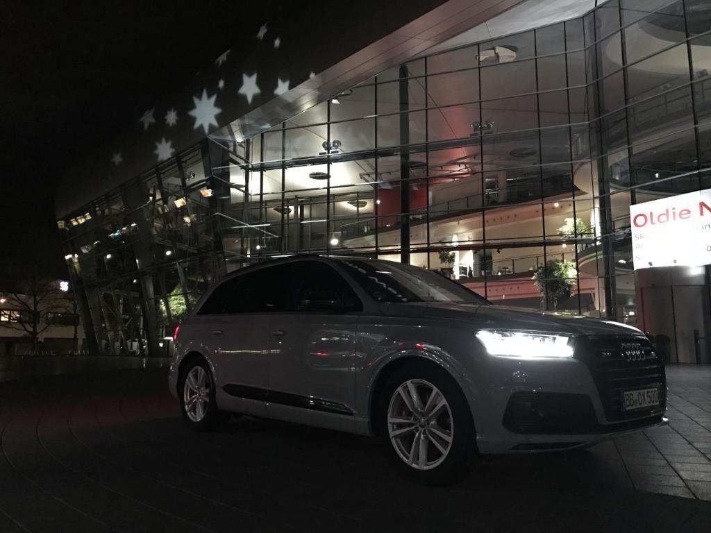 154699AUDISQ70490.jpg