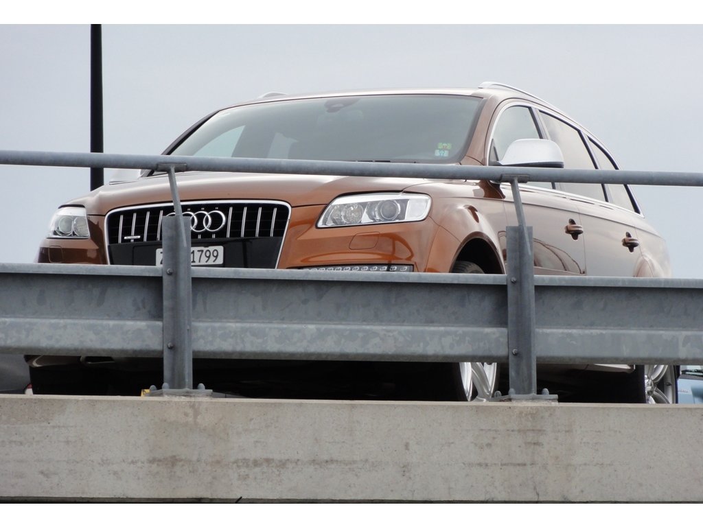 156781441Q7V12.jpg