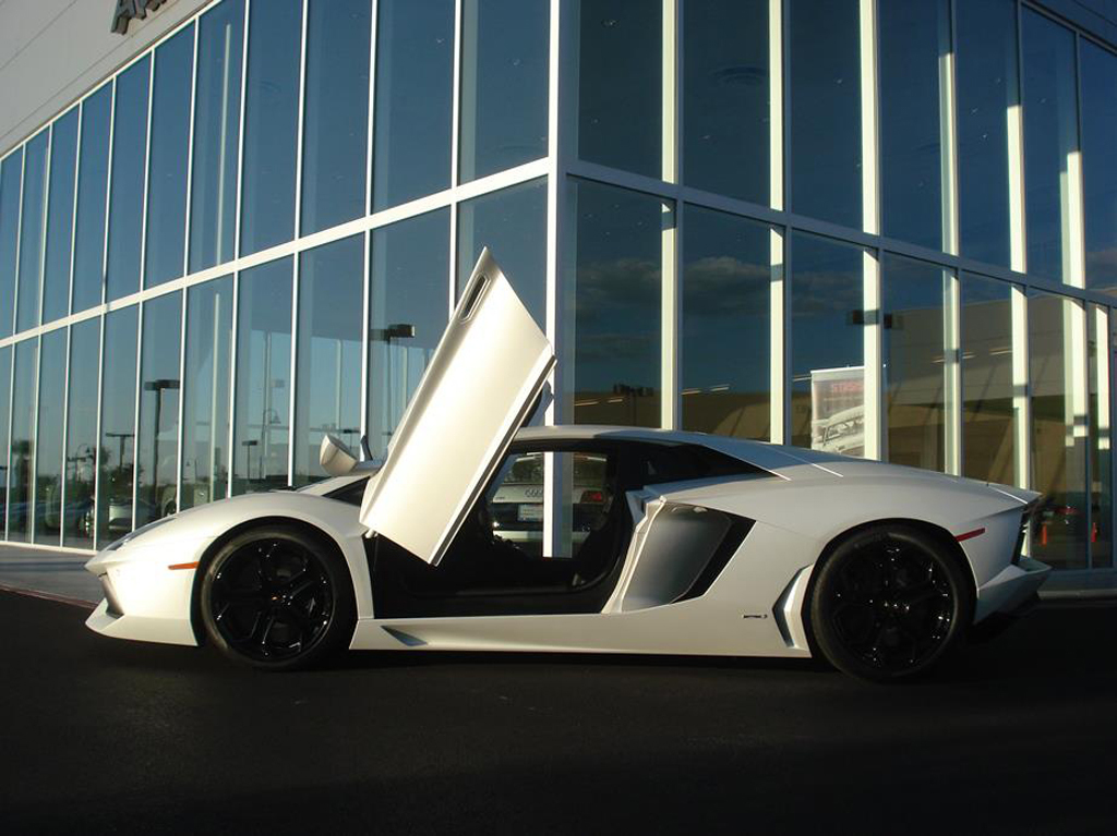 157576211LAMBORGHINIAVENTADORESQUIROU.jpg