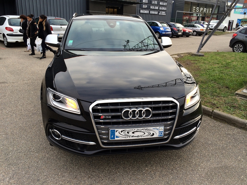 158347AUDISQ5945.jpg
