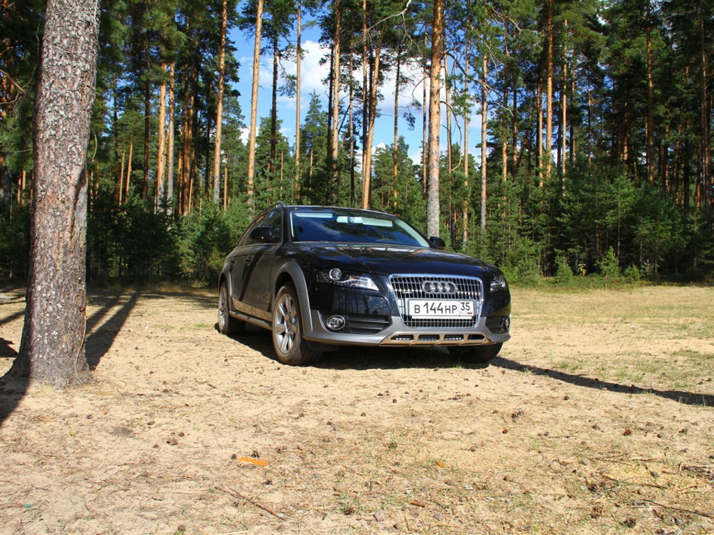 158380325AUDIA4ALLROAD.jpg