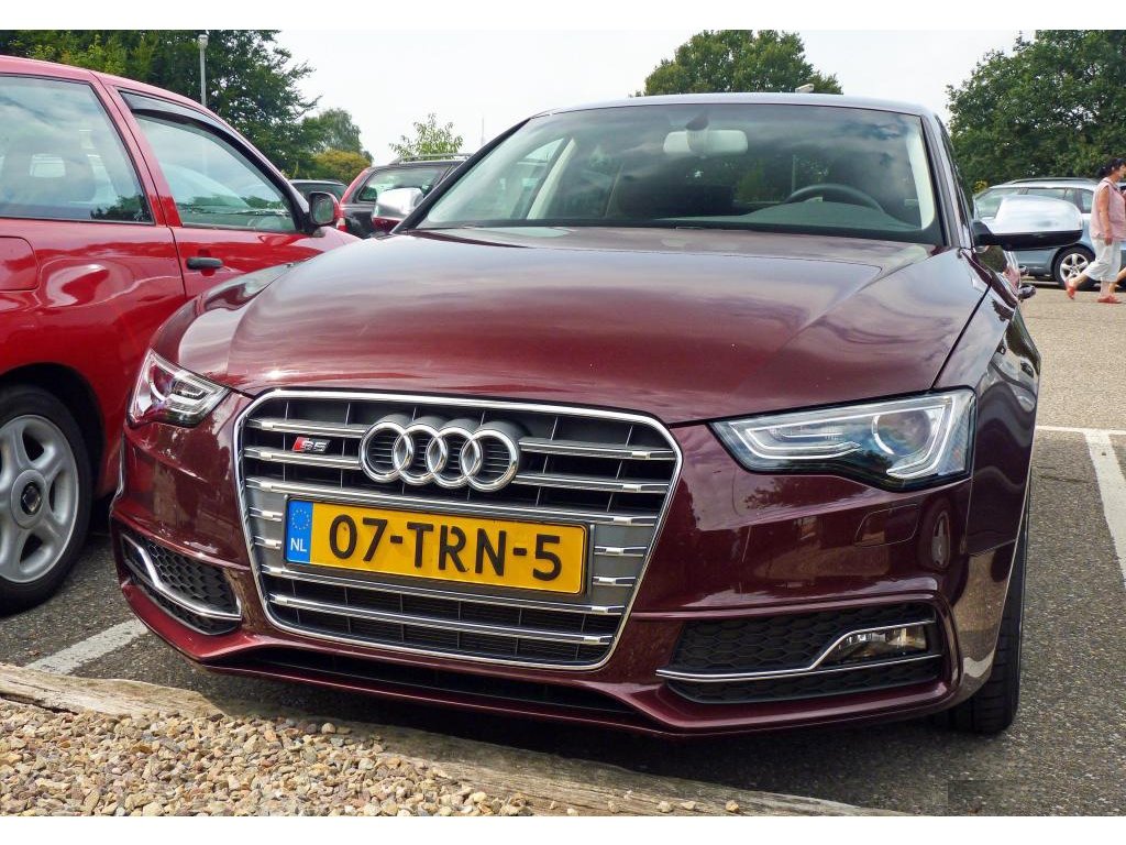 158389495S5.jpg