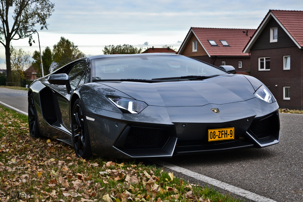 162797644LAMBORGHINIAVENTADORESQUIROU.jpg